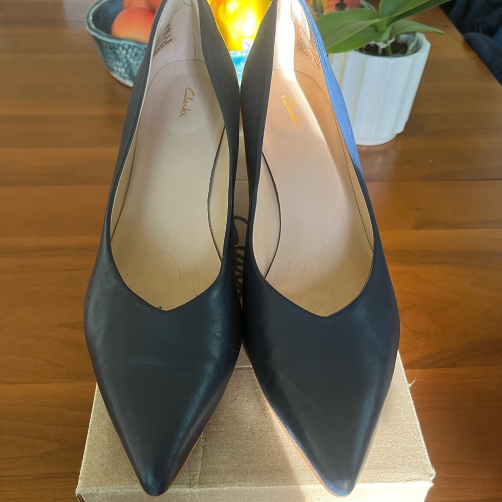 Clarks point toe heel, 9